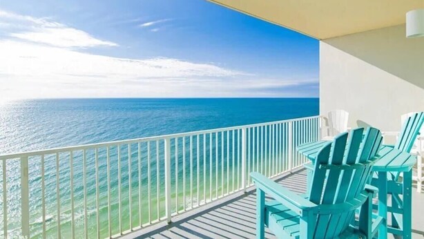 Property grounds - Updated Beachfront Condo w/private balcony and Pool (Gulf Shores)