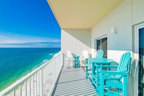 Property grounds - Updated Beachfront Condo w/private balcony and Pool (Gulf Shores)