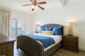 3 bedrooms, iron/ironing board, travel cot, free WiFi - Updated Beachfront Condo w/private balcony and Pool (Gulf Shores)