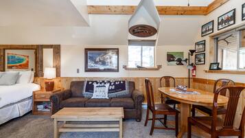 Cabin | Living area | 42-inch LED TV with satellite channels, TV