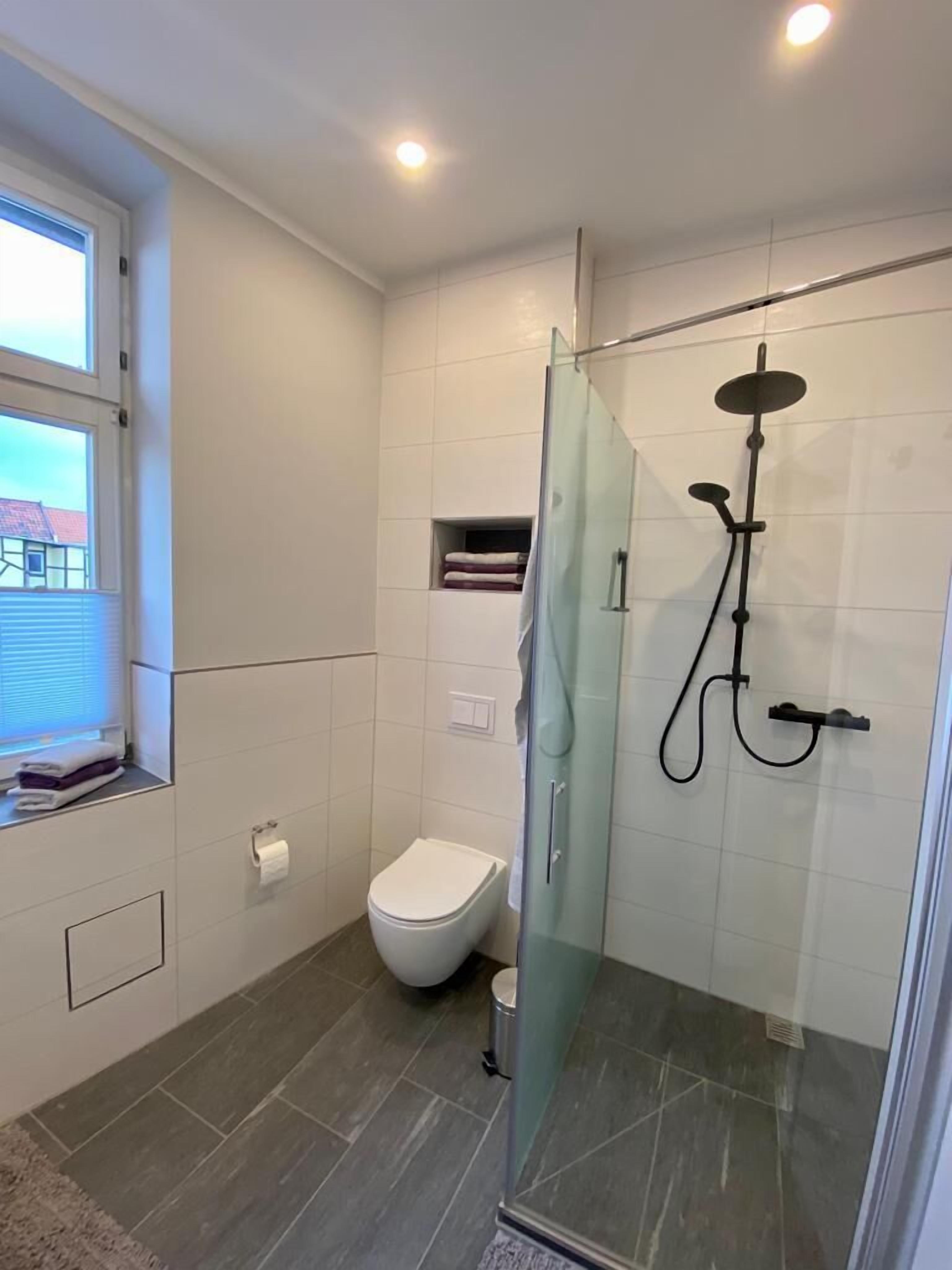 Dusche, Haartrockner, Handtücher, Seife
