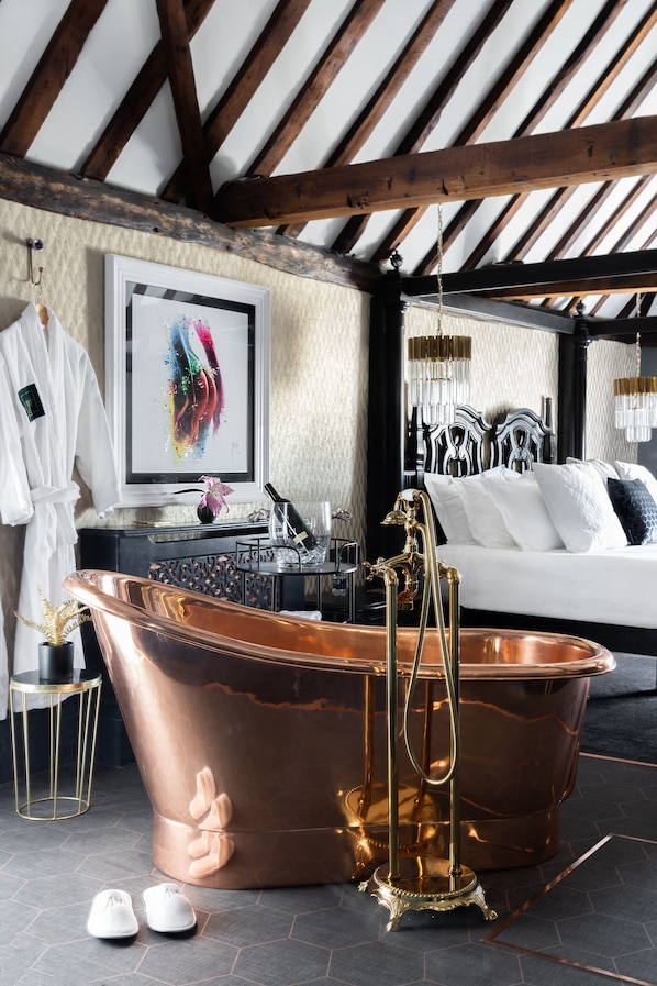 Superior Apartment, Private Bathroom (D'Arcy Suite) | Interior - Staycations Maldon Suites (Maldon)