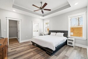 3 bedrooms, in-room safe, desk, iron/ironing board