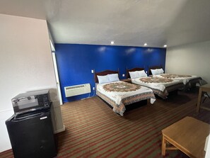 Driepersoonskamer | Een strijkplank/strijkijzer, gratis wifi, beddengoed