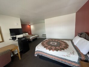 Iron/ironing board, free WiFi, bed sheets