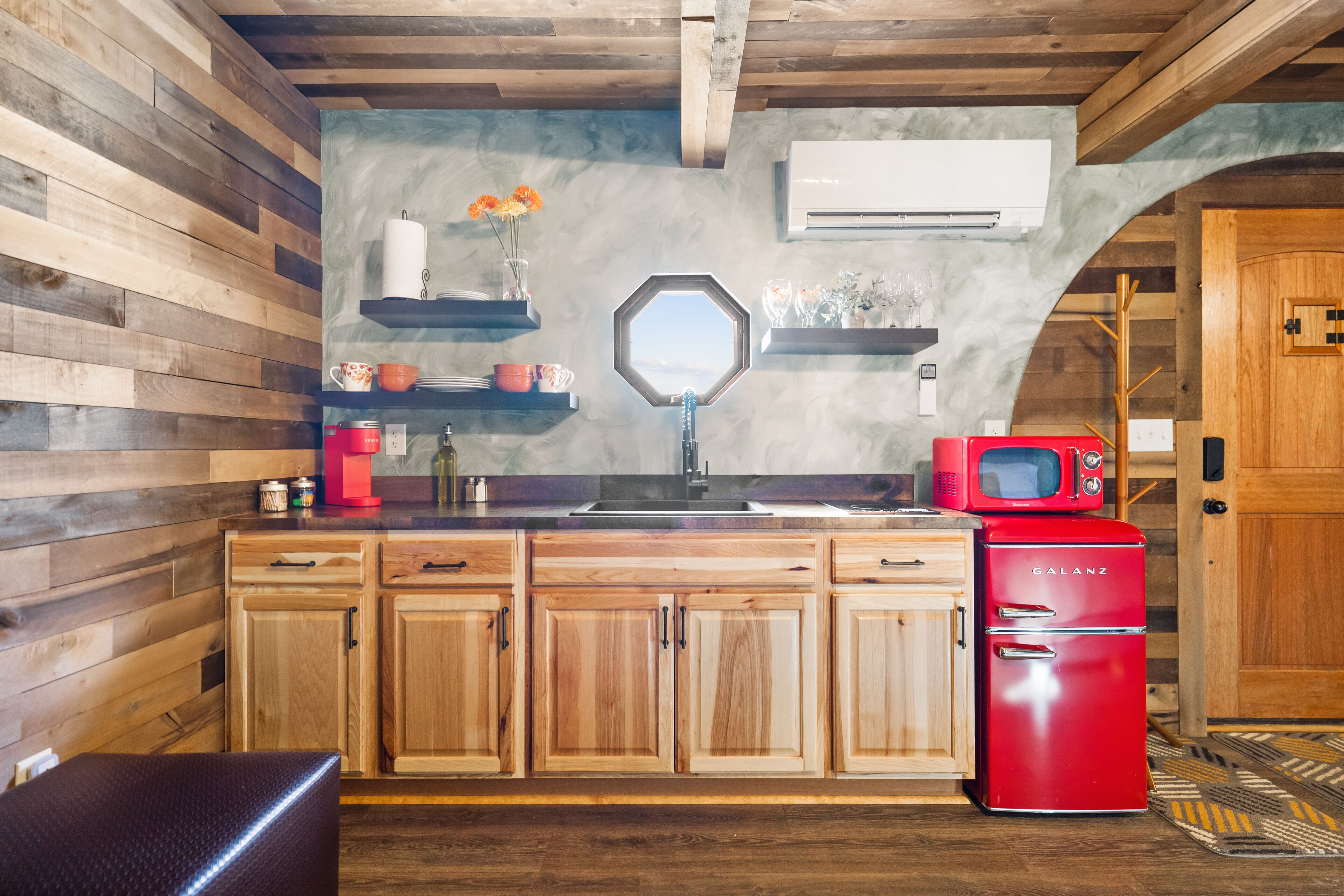 Hobbit Inspired Fairytale Hocking Hills State Park 3 mi away Pet Friendly 