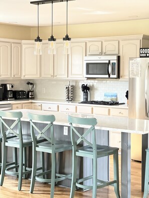 Fridge, microwave, oven, stovetop - Make the Holidays Unforgettable—Book Now for Hanukkah, Friendsgiving & Christmas (Narragansett)