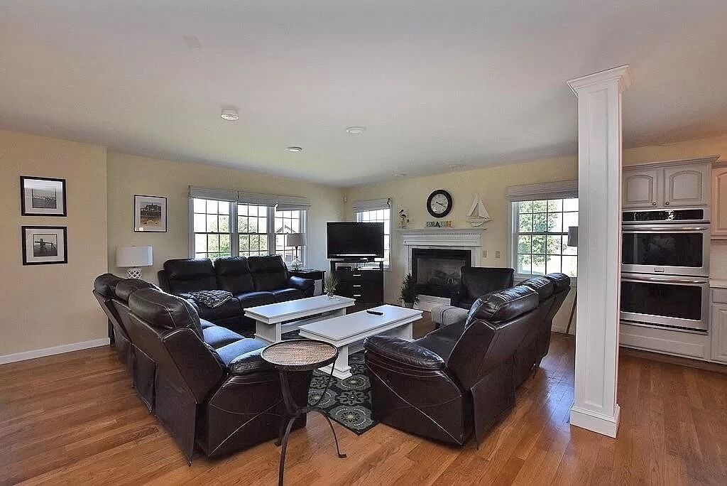 Celebrate Thanksgiving, Hanukkah & Christmas in beautiful Narragansett!