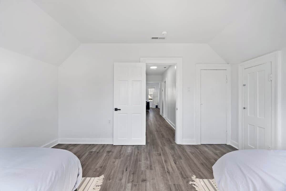 2 slaapkamers, een strijkplank/strijkijzer, gratis wifi, beddengoed