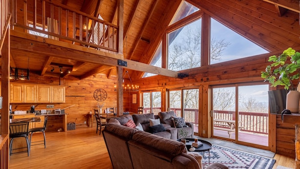 A spacious wooden cabin with a large living area, a kitchen, and a balcony with a view. - Carolina Lookout - 10 mins to downtown Boone, hot tub, ping pong, long mountain views (Boone)