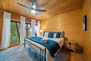 3 habitaciones, tabla de planchar con plancha, wifi y ropa de cama 