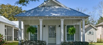 Rare Cottage in Heart of Downtown Daphne!