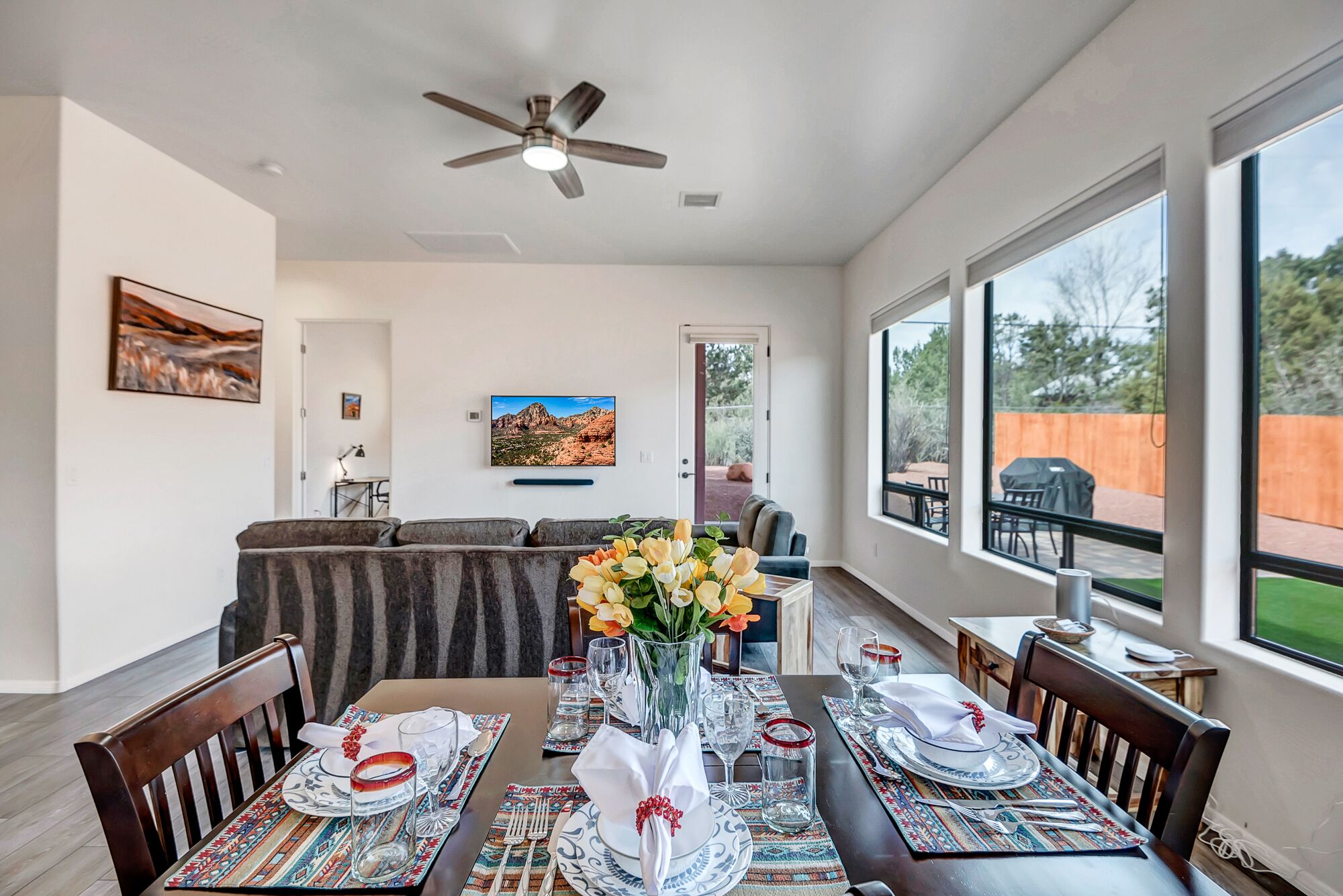 Sedona Grasshopper Surrounded by Red Rocks & Views +Patio & Outdoor Dining Near Hiking Trails!