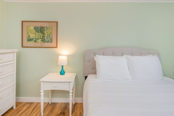 2 bedrooms, iron/ironing board, Internet, bed sheets