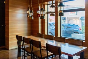 Dining - ✌️Downtown Digs, Enjoy shared sauna, hot tub & yard at this dog-friendly property in town (Arcata)