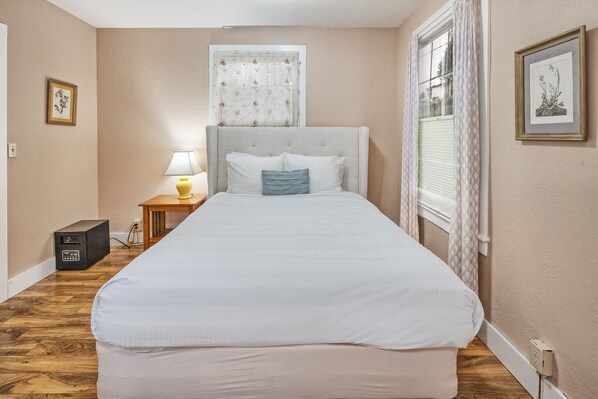 2 bedrooms, iron/ironing board, WiFi, bed sheets