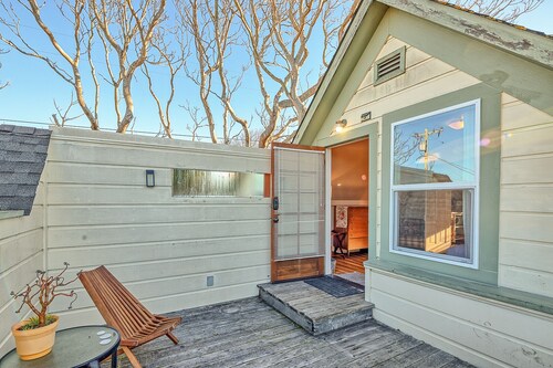 ☮️Downtown Loft-Sauna,Bikes,Hot Tub & Great Fun awaits you-Dog ok