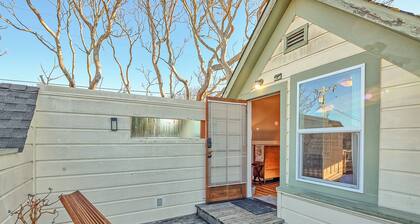 ☮️Downtown Loft-Sauna,Bikes,Hot Tub & Great Fun awaits you-Dog ok