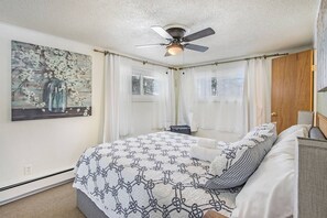 2 bedrooms, desk, iron/ironing board, travel cot