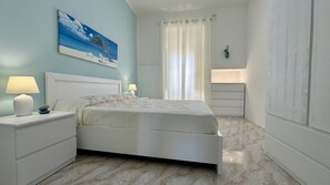 3 slaapkamers, een strijkplank/strijkijzer, beddengoed