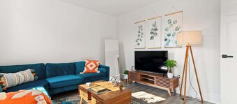 Orange Oasis in Heart of East Rock |Free Parking| Near Yale & DT