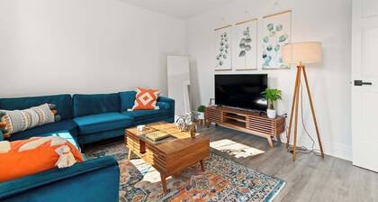 Orange Oasis in Heart of East Rock |Free Parking| Near Yale & DT