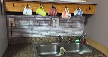 CWR Cottage - A cozy cottage in a quiet country setting