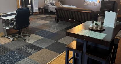 CWR Cottage - A cozy cottage in a quiet country setting