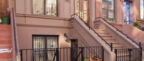 تفاصيل الفندق من الخارج