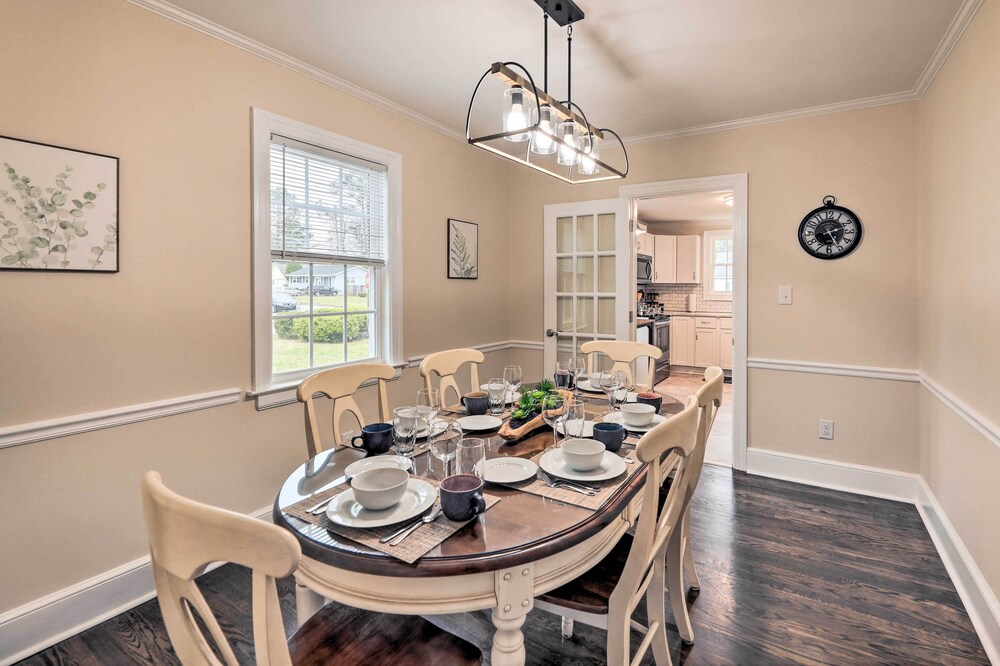 New Bern Retreat w/ Fire Pit ~ 1 Mi to Dtwn!