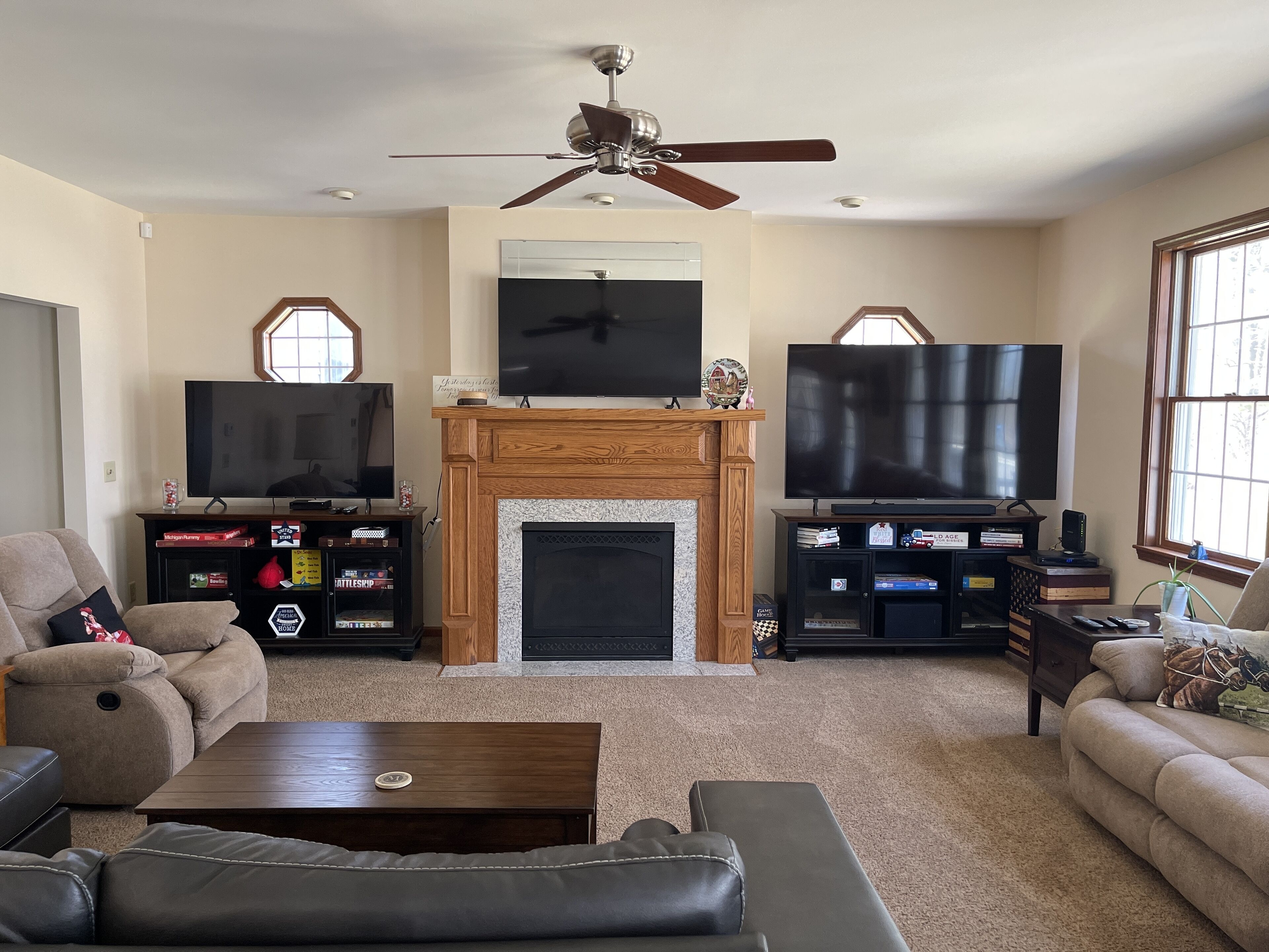 2 M to Track, 1 Mile to National Prime/Golf,  4 bedroom, 2.5 bath - sleeps 8-10