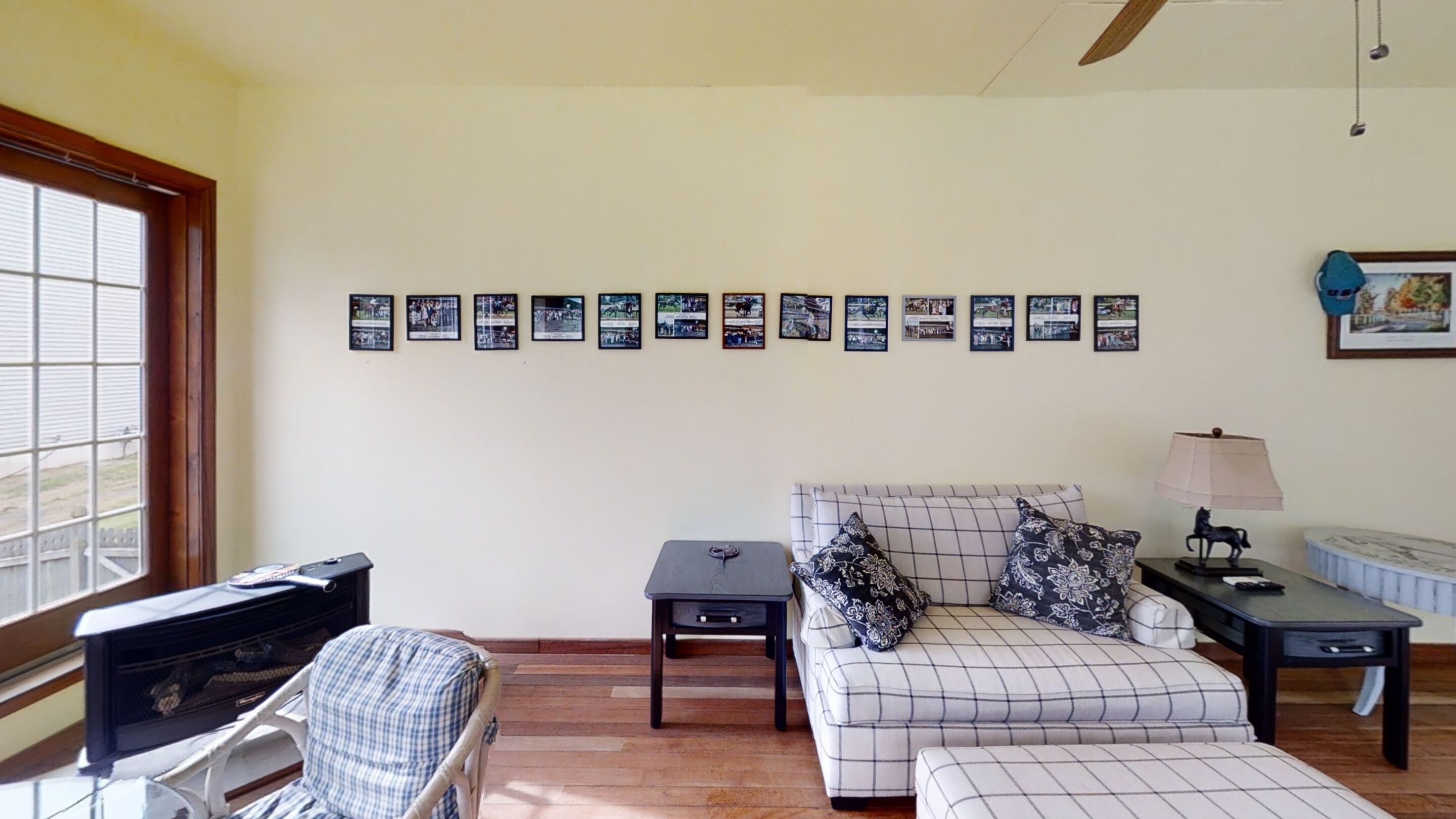 2 M to Track, 1 Mile to National Prime/Golf,  4 bedroom, 2.5 bath - sleeps 8-10