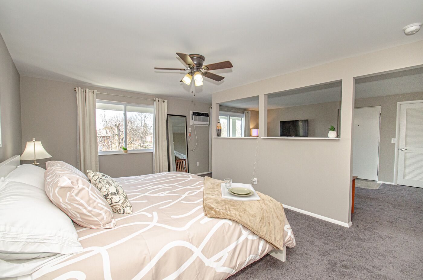 Studio Neutral Chic near Kettering Hospital & Shopping