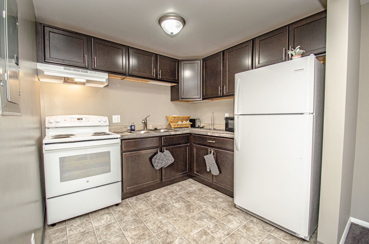 Studio Neutral Chic near Kettering Hospital & Shopping