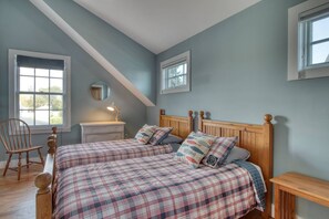 4 chambres, bureau, fer et planche à repasser, accès au Wi-Fi (inclus)