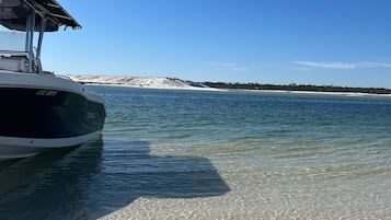 Beach nearby, sun-loungers, beach towels