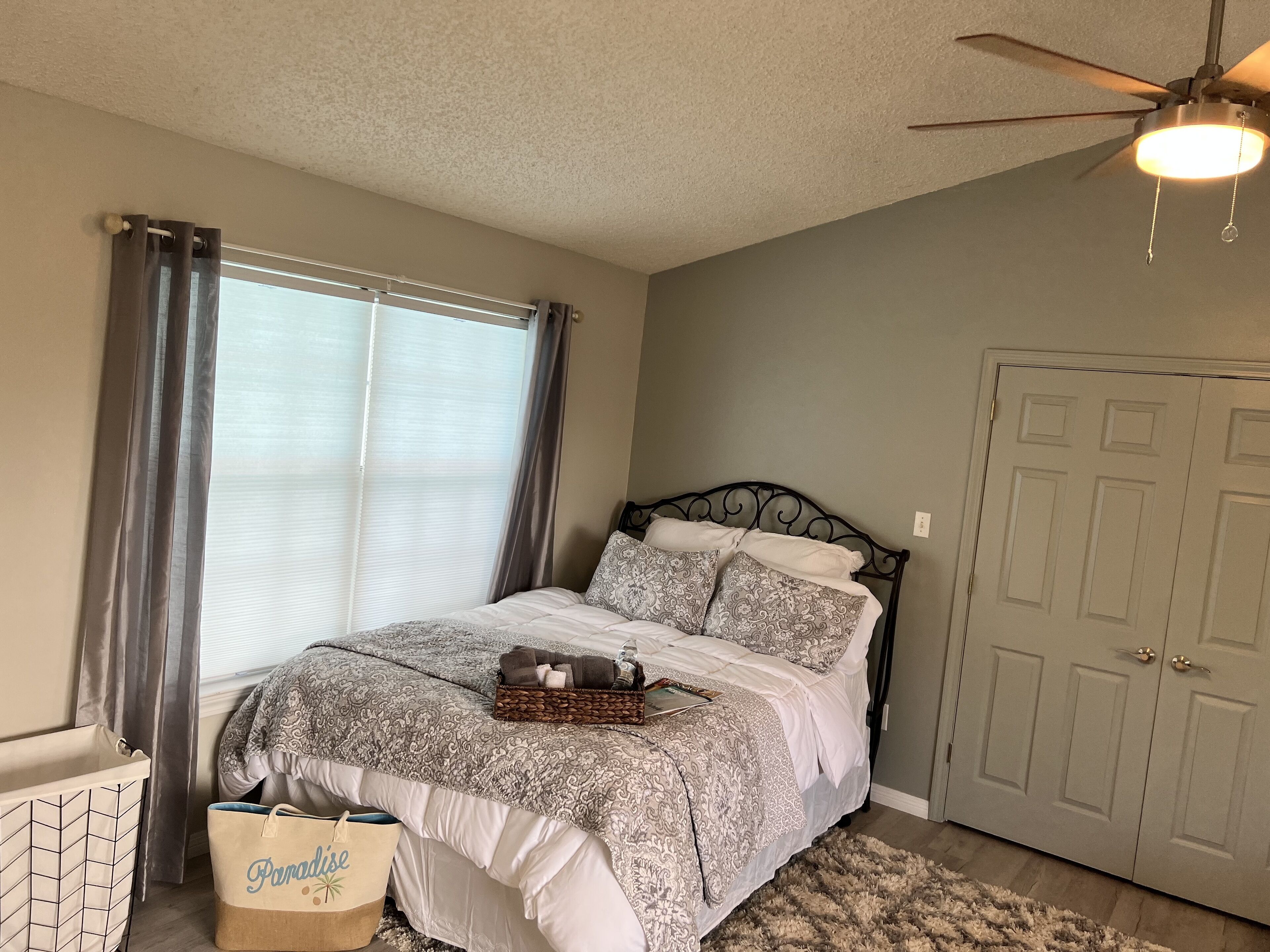 Relaxing Poolside Villa- Minutes to beaches and NAS!!