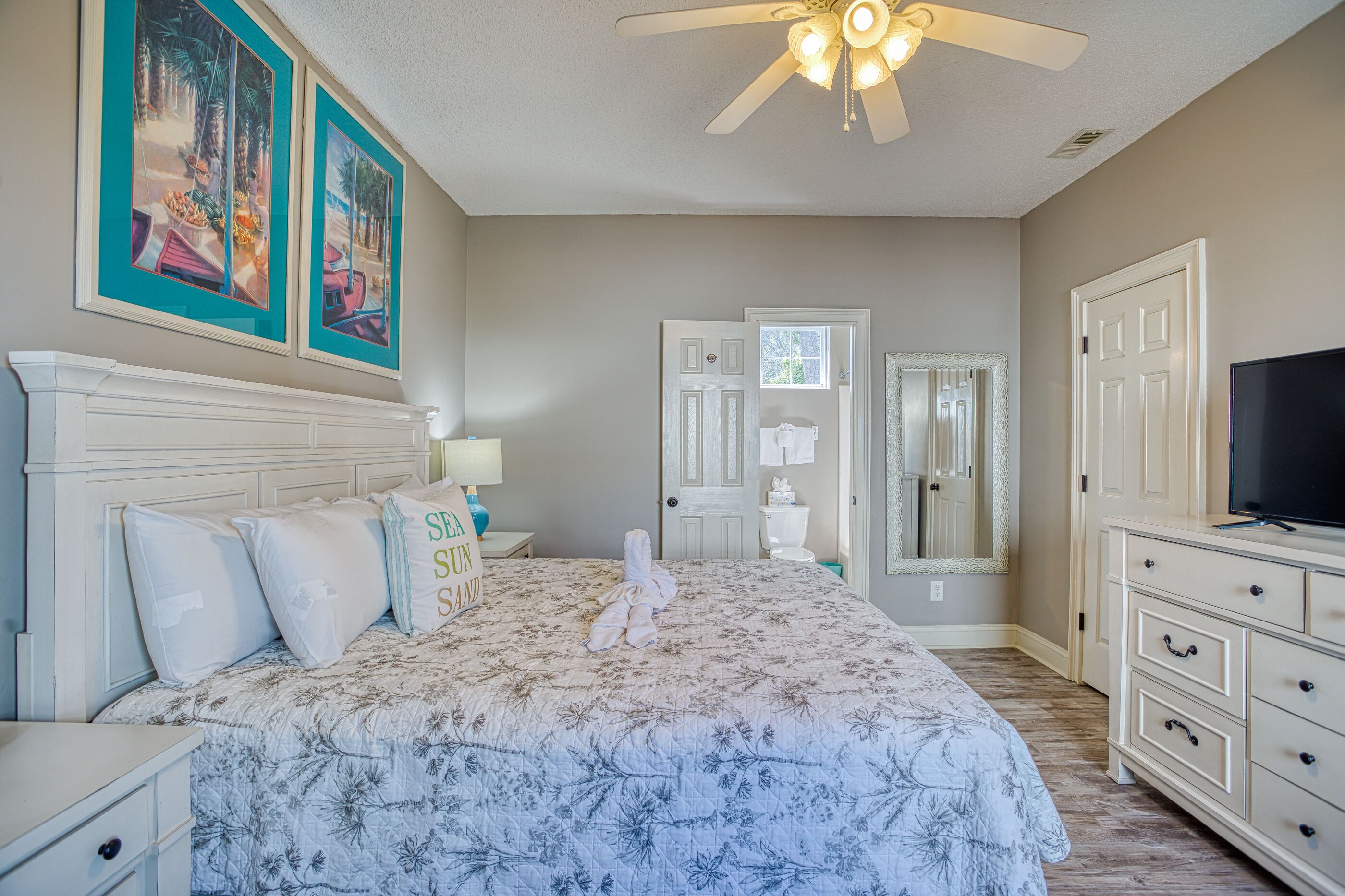 4 bedrooms, iron/ironing board, free WiFi, bed sheets