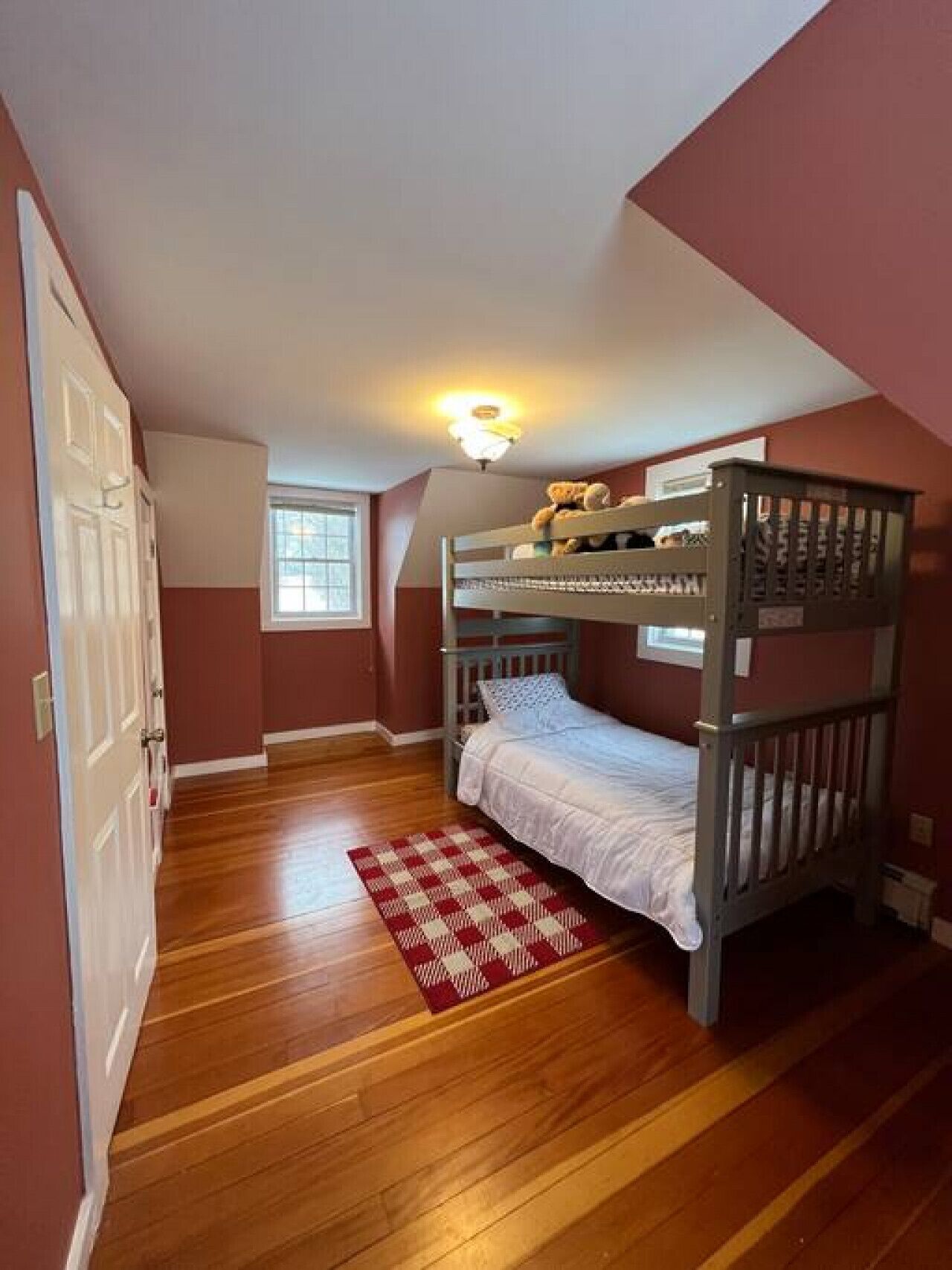 Hero's Landing, A Modern 3 bedroom Lakefront home