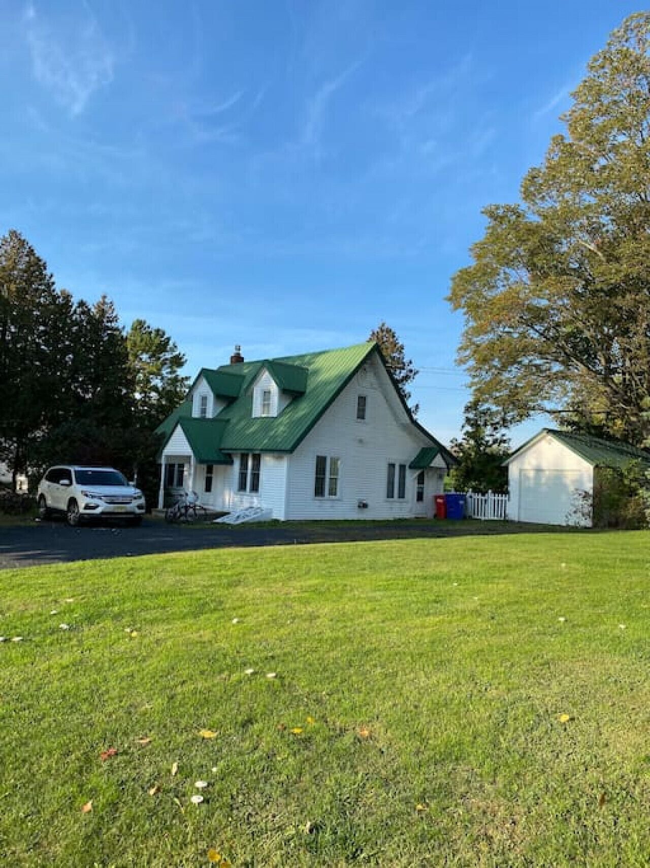 Hero's Landing, A Modern 3 bedroom Lakefront home