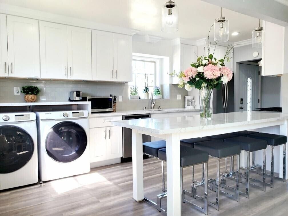 Beautiful Home with Pool Near Disneyland