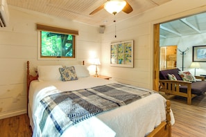 3 bedrooms, desk, iron/ironing board, Internet - Stunning Culloden Cabin with Deck & Creek View! (Culloden)