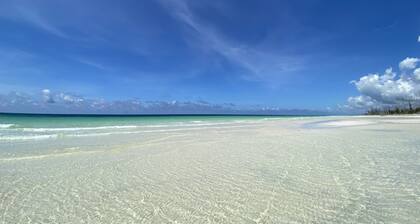 Gorgeous Stay One Block From Beach