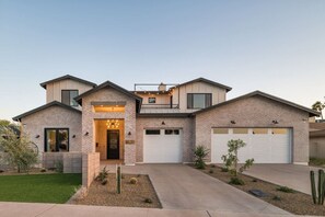 Exterior - Luxury Oasis~3.5mi from Scottsdale~Pool~Game Rm (Scottsdale)
