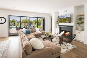 TV, fireplace, table tennis - Luxury Oasis~3.5mi from Scottsdale~Pool~Game Rm (Scottsdale)