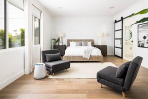Desk, iron/ironing board, travel cot, WiFi