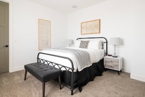 Desk, iron/ironing board, travel crib, WiFi - Luxury Oasis~3.5mi from Scottsdale~Pool~Game Rm (Scottsdale)