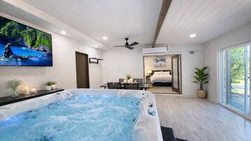 6 bedrooms, iron/ironing board, free WiFi, bed sheets