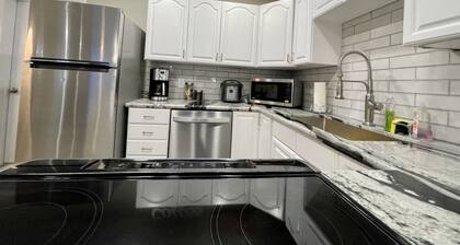 Wknd@ Bernie's II-2 Private Villas Private Compound 4bd/4ba/2 Hot Tubs