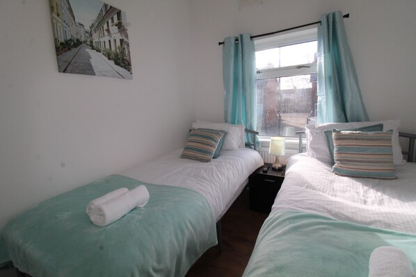 Comfort House | 3 bedrooms, free WiFi, bed sheets - Albert House (Rotherham)